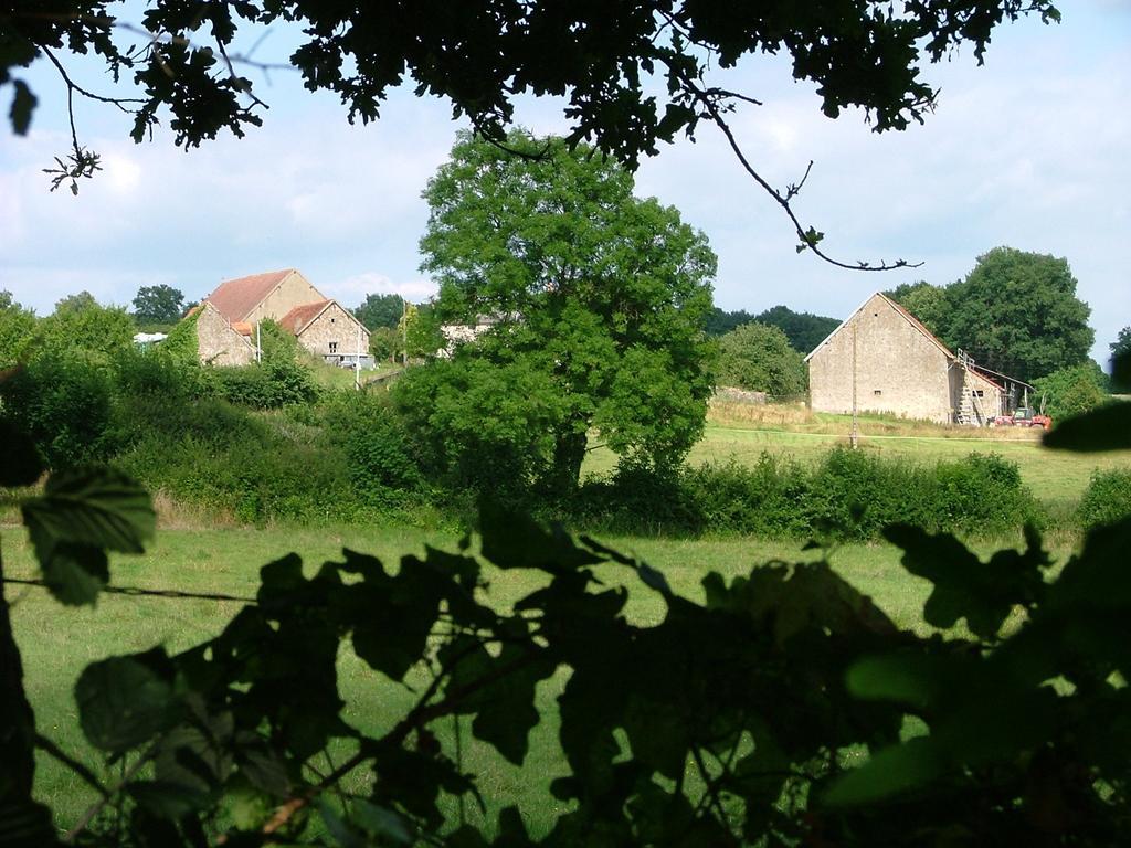 Domaine De La Madeleine Bed & Breakfast Ygrande Bagian luar foto