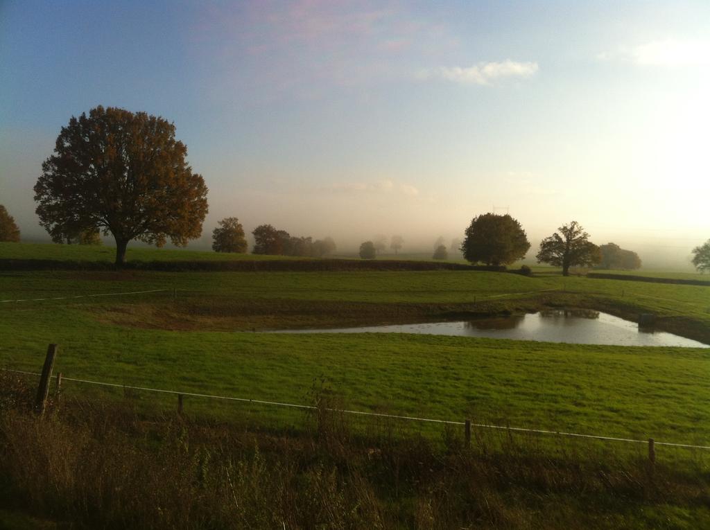 Domaine De La Madeleine Bed & Breakfast Ygrande Ruang foto
