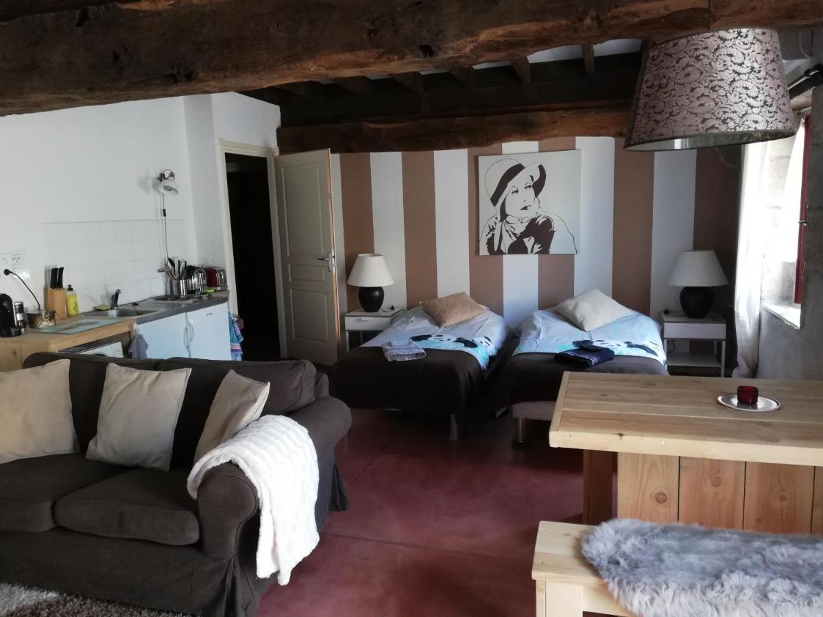 Domaine De La Madeleine Bed & Breakfast Ygrande Bagian luar foto