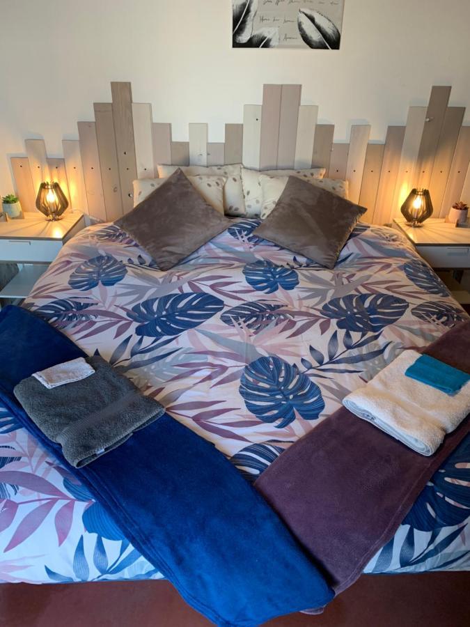 Domaine De La Madeleine Bed & Breakfast Ygrande Bagian luar foto
