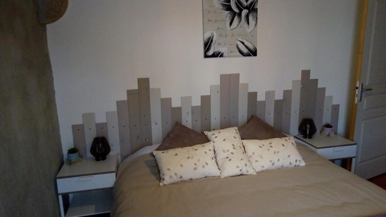 Domaine De La Madeleine Bed & Breakfast Ygrande Bagian luar foto