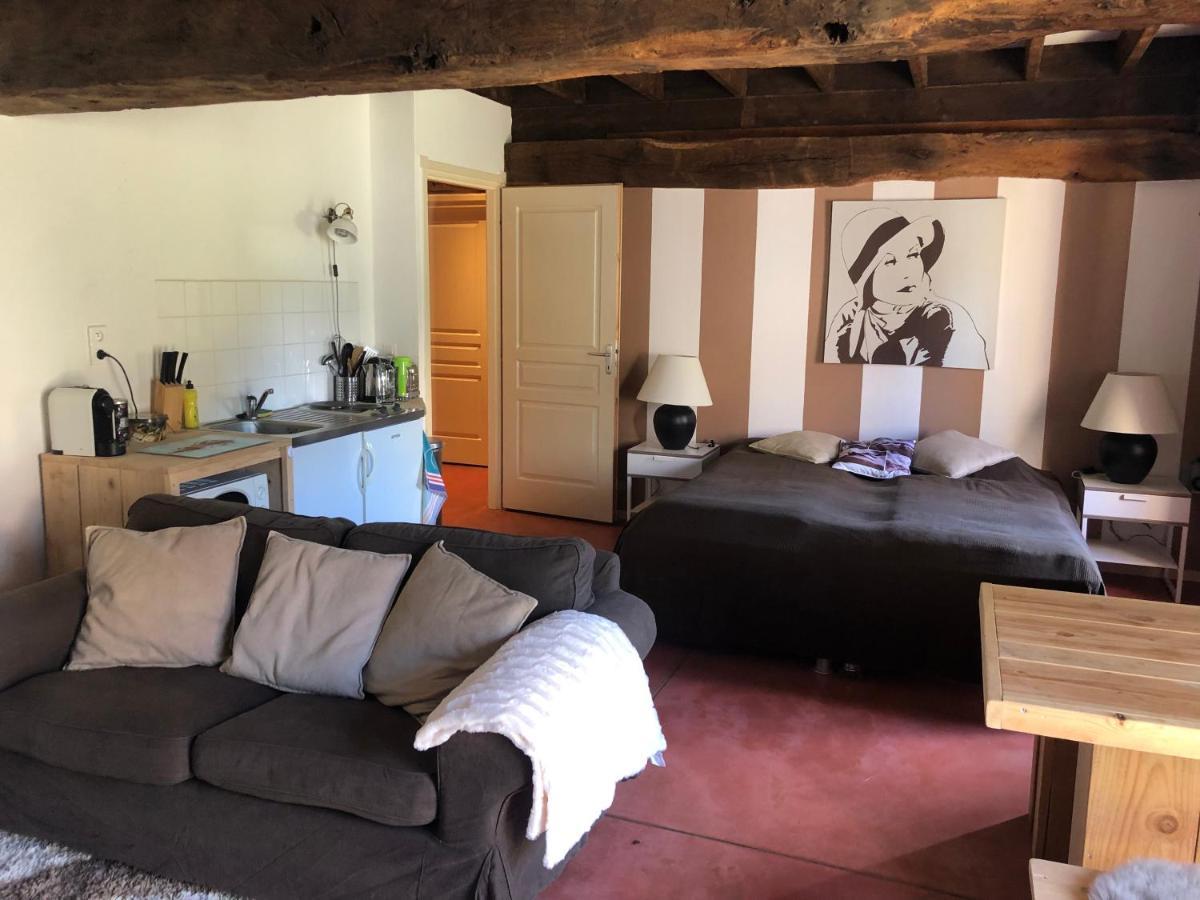 Domaine De La Madeleine Bed & Breakfast Ygrande Bagian luar foto